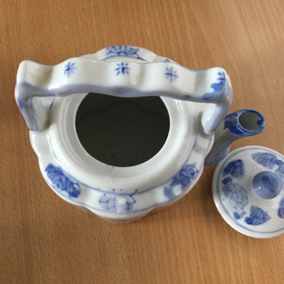 Chinese blue and white porcelain teapot small hand painted marked unique shape - Picture 7 of 7